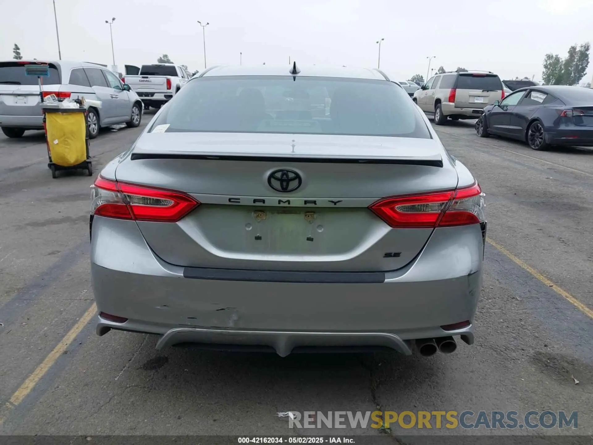 16 Photograph of a damaged car 4T1B11HK2KU299628 TOYOTA CAMRY 2019