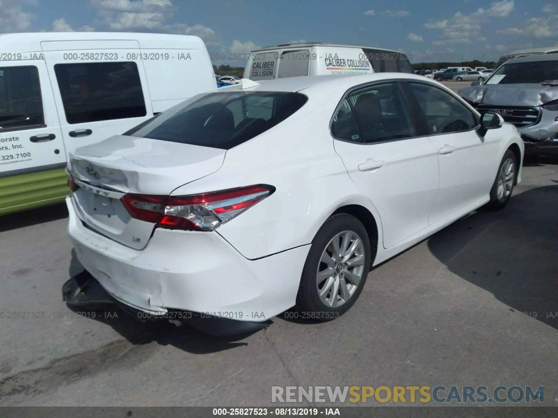 4 Photograph of a damaged car 4T1B11HK2KU680234 TOYOTA CAMRY 2019