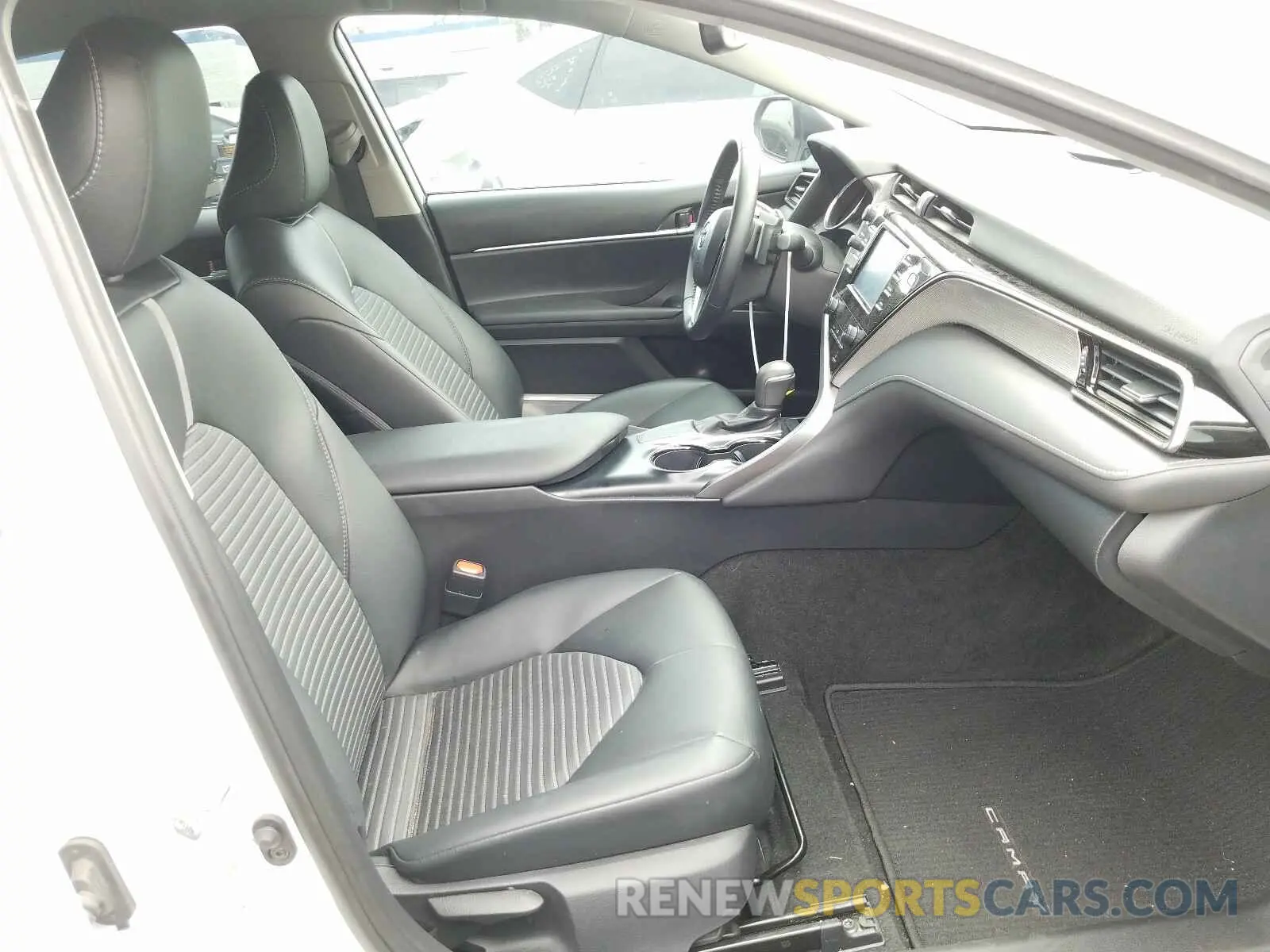 5 Photograph of a damaged car 4T1B11HK2KU680783 TOYOTA CAMRY 2019