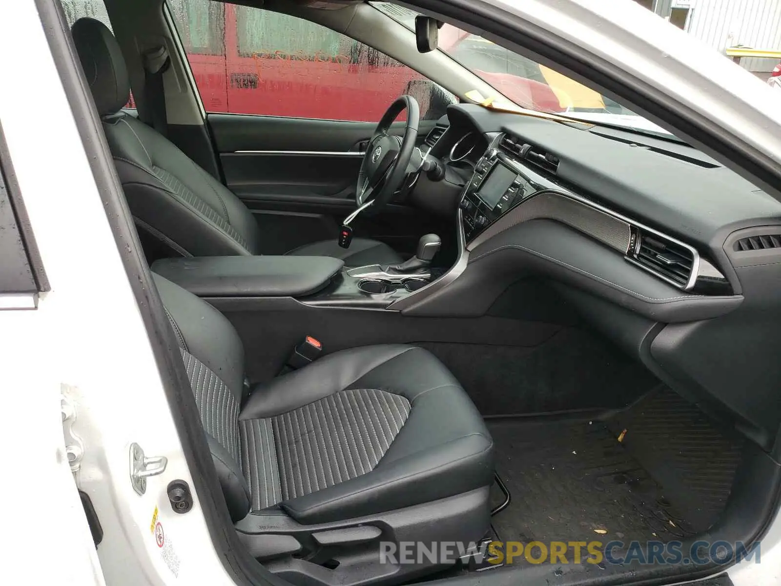 5 Photograph of a damaged car 4T1B11HK2KU685207 TOYOTA CAMRY 2019