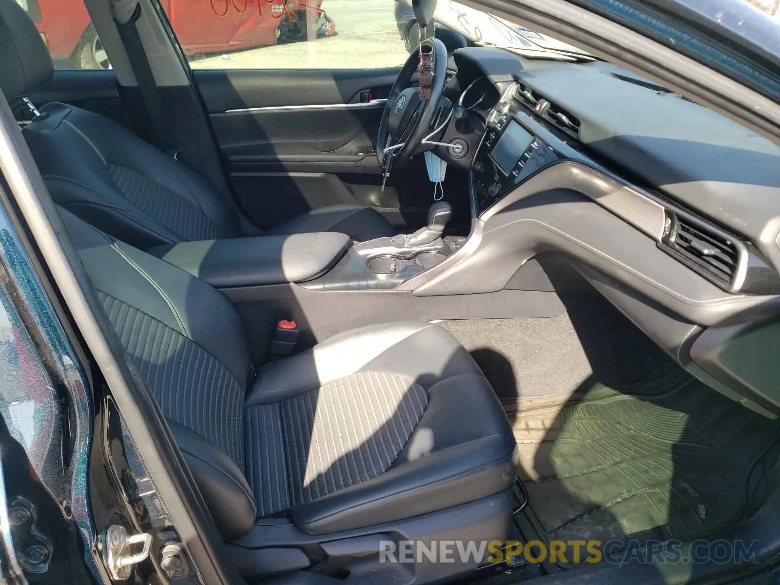 5 Photograph of a damaged car 4T1B11HK2KU702877 TOYOTA CAMRY 2019