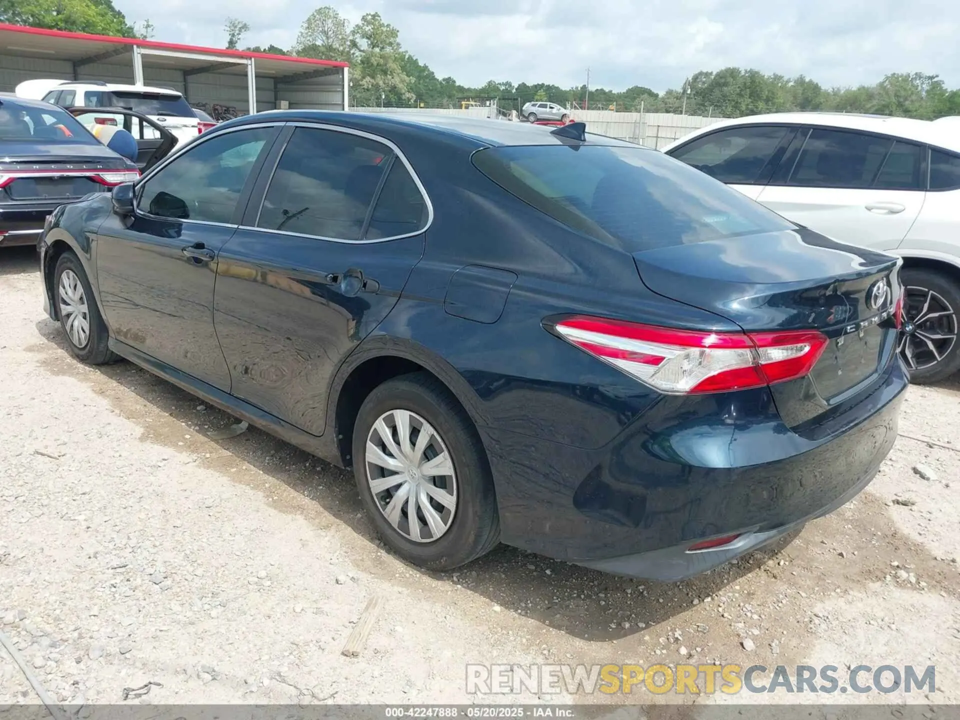 3 Фотография поврежденного автомобиля 4T1B11HK2KU713944 TOYOTA CAMRY 2019