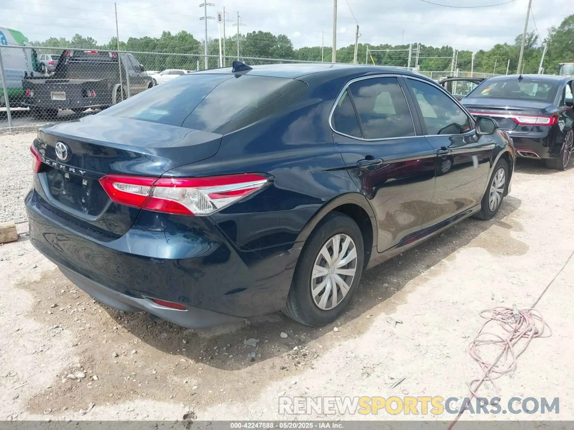 4 Фотография поврежденного автомобиля 4T1B11HK2KU713944 TOYOTA CAMRY 2019