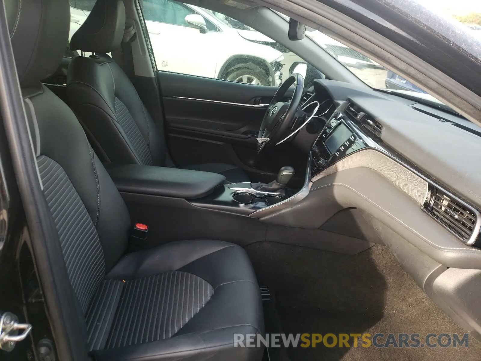 5 Photograph of a damaged car 4T1B11HK2KU724071 TOYOTA CAMRY 2019