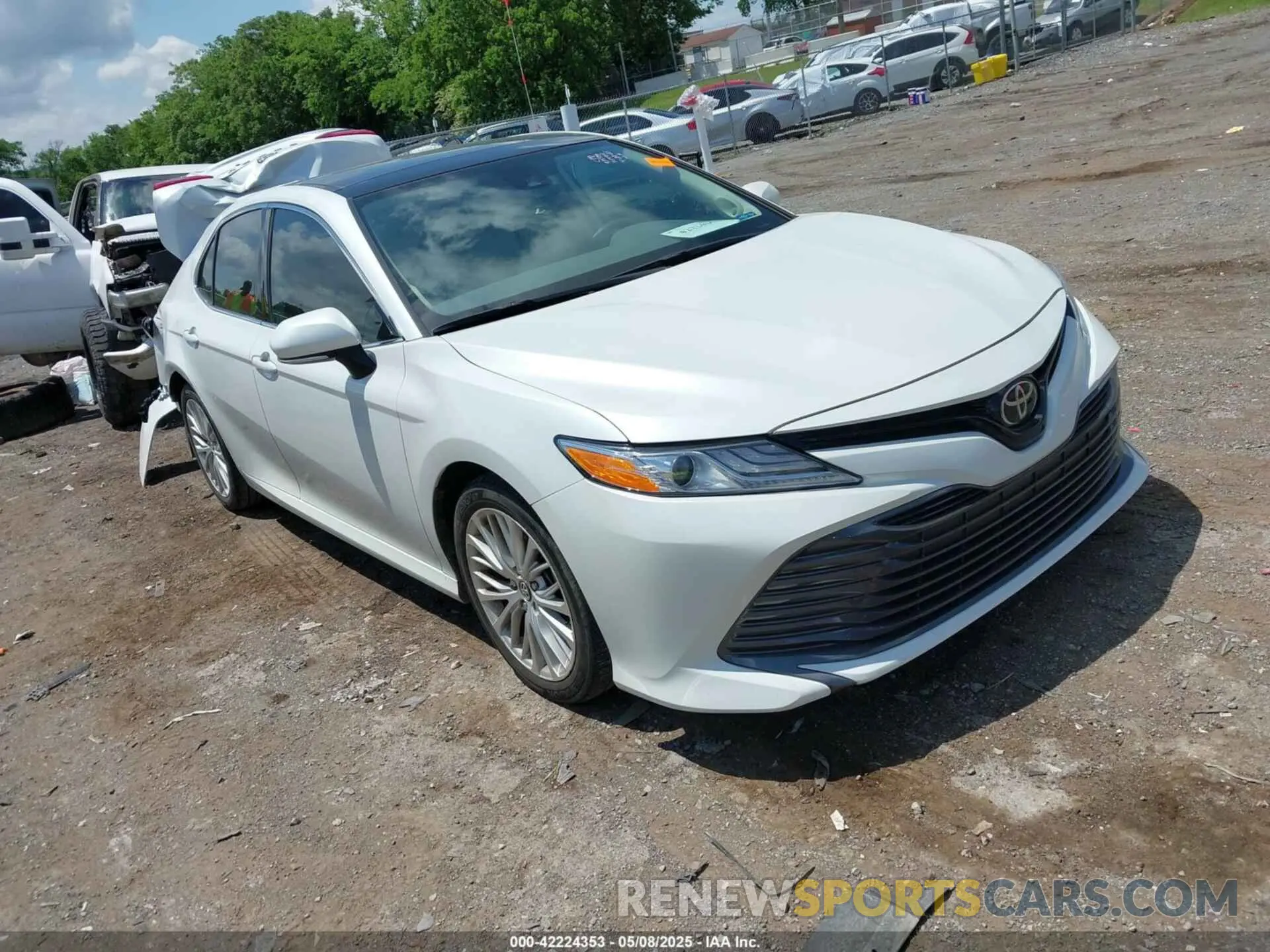 1 Photograph of a damaged car 4T1B11HK2KU724975 TOYOTA CAMRY 2019