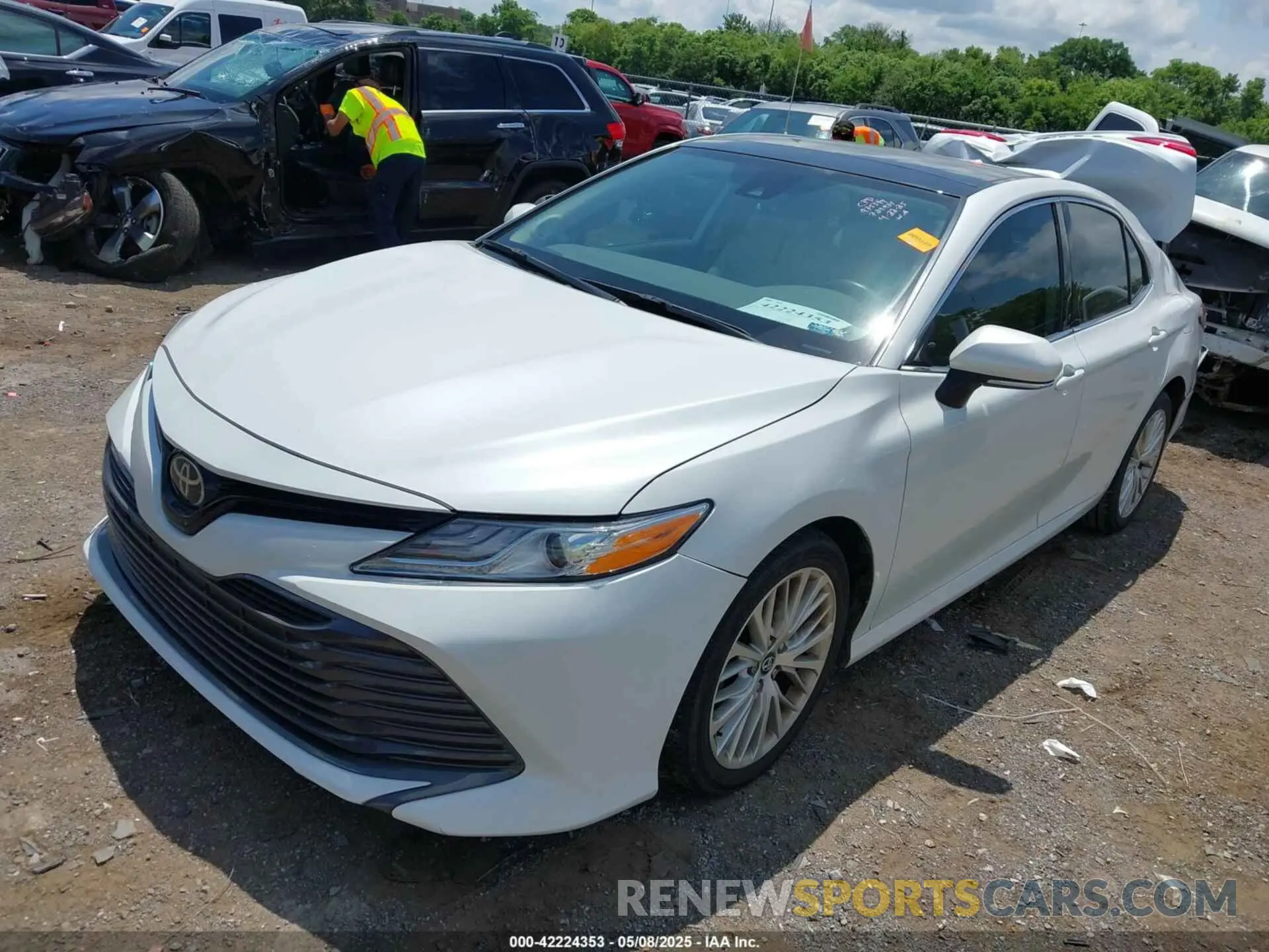 2 Photograph of a damaged car 4T1B11HK2KU724975 TOYOTA CAMRY 2019