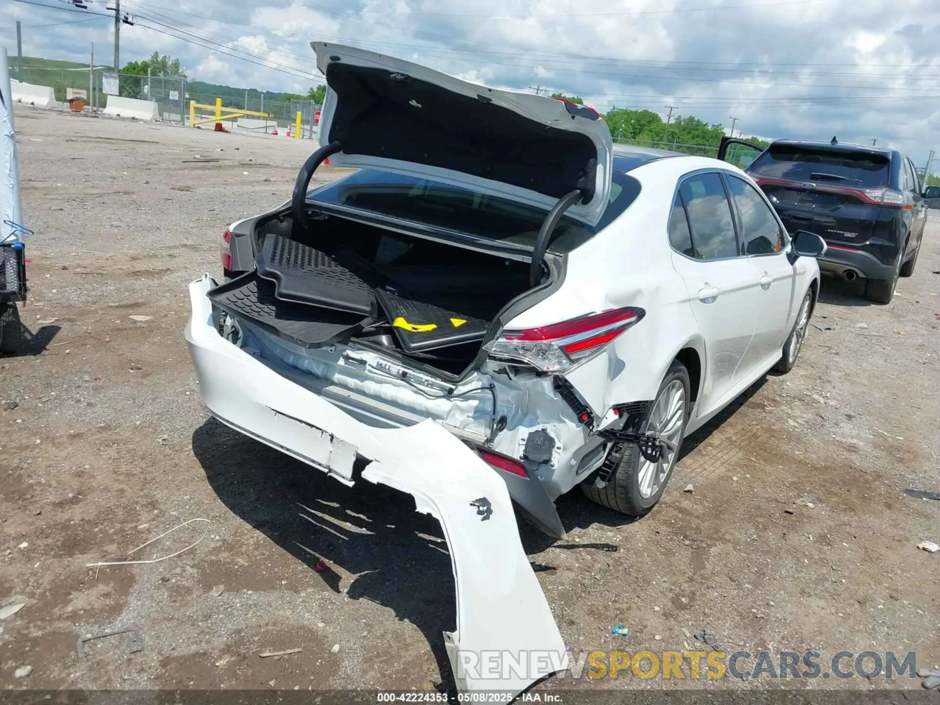 6 Photograph of a damaged car 4T1B11HK2KU724975 TOYOTA CAMRY 2019