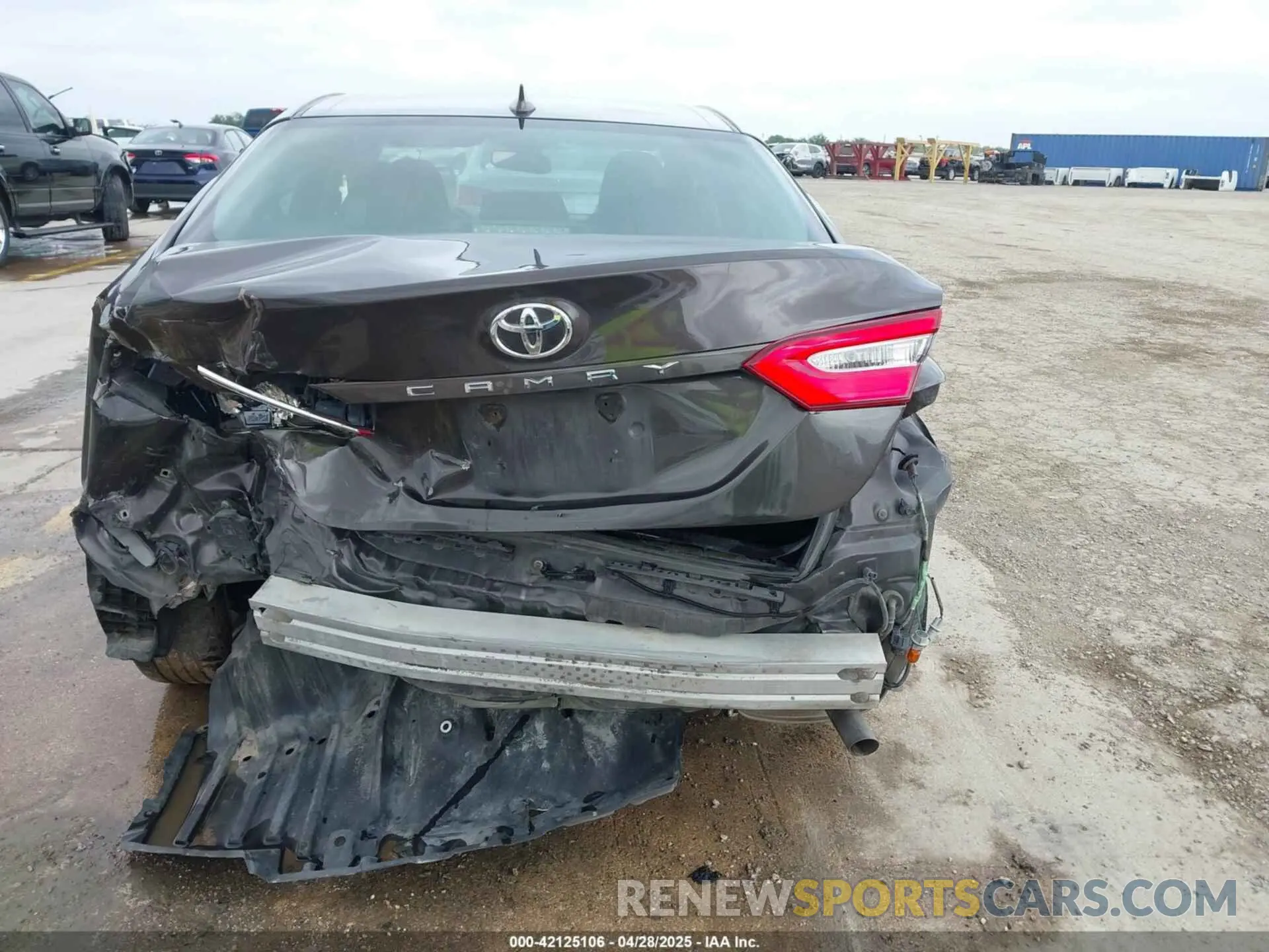 17 Photograph of a damaged car 4T1B11HK2KU727973 TOYOTA CAMRY 2019