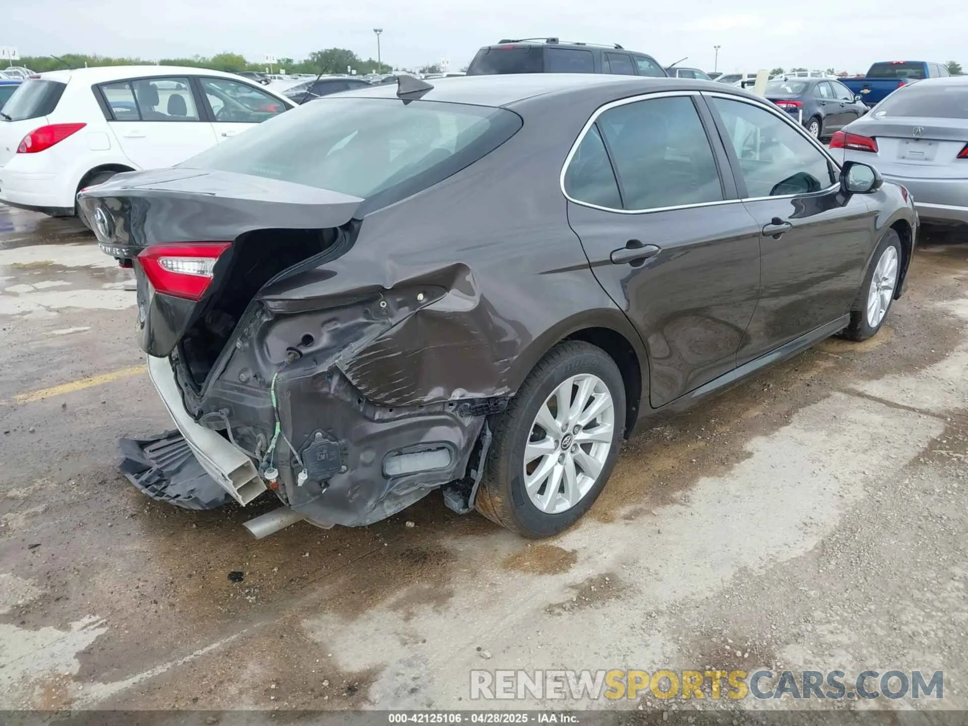 4 Photograph of a damaged car 4T1B11HK2KU727973 TOYOTA CAMRY 2019
