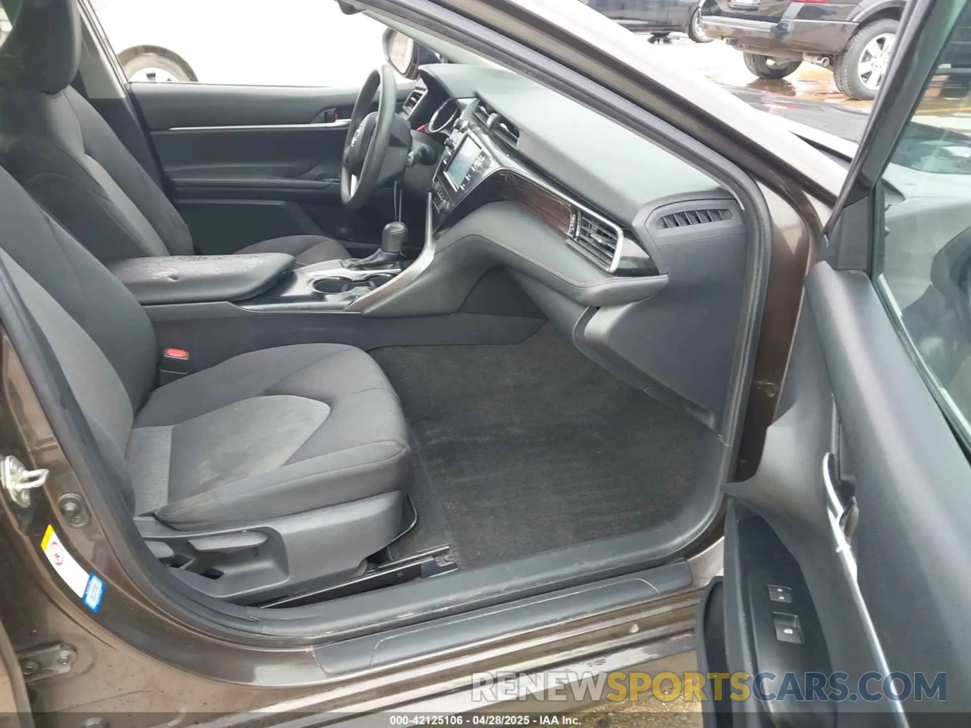 5 Photograph of a damaged car 4T1B11HK2KU727973 TOYOTA CAMRY 2019