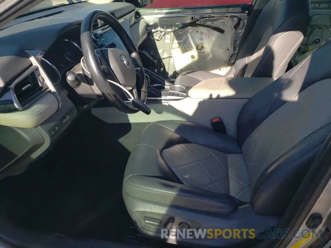 7 Photograph of a damaged car 4T1B11HK2KU740755 TOYOTA CAMRY 2019