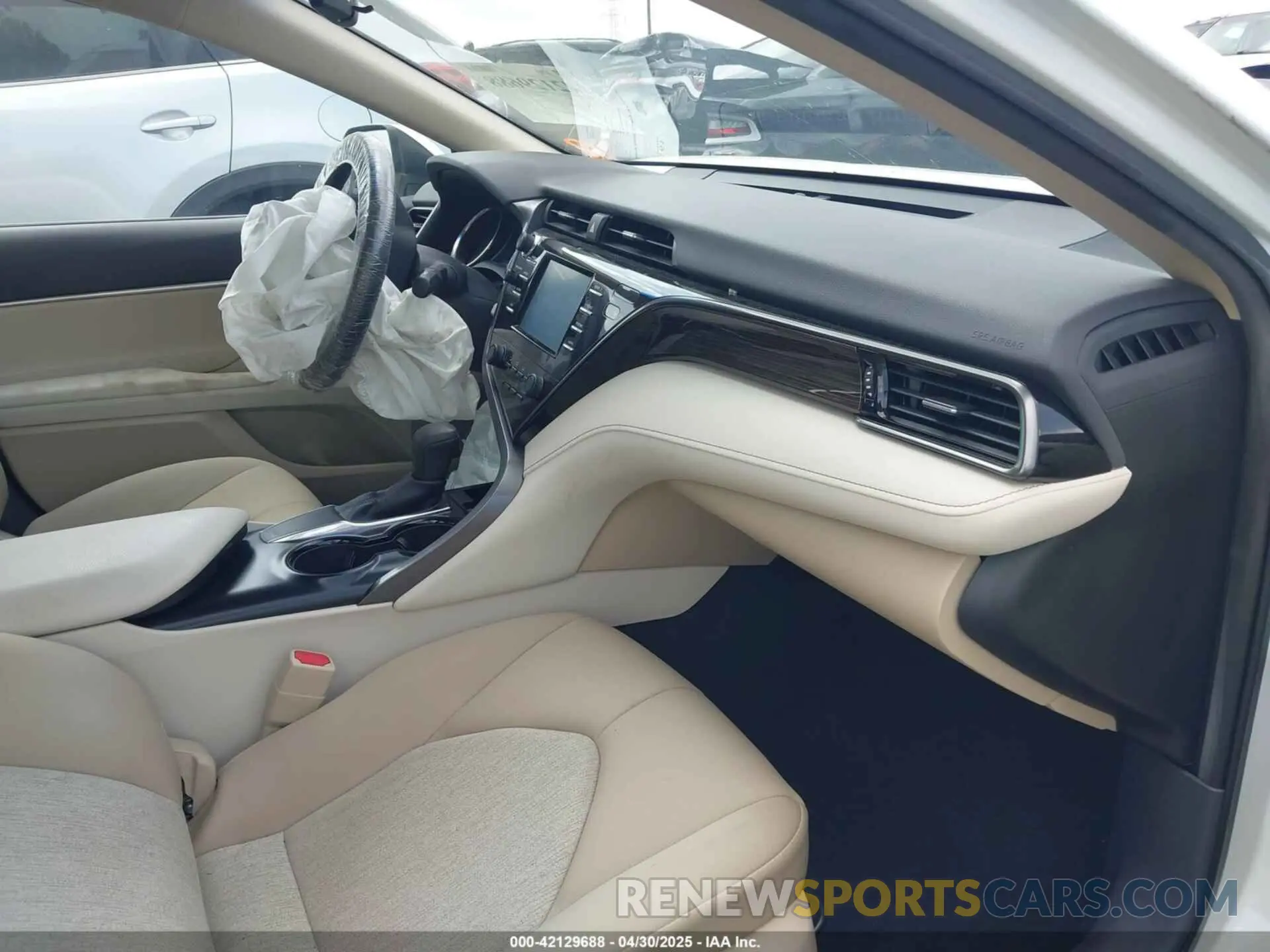 5 Photograph of a damaged car 4T1B11HK2KU743445 TOYOTA CAMRY 2019