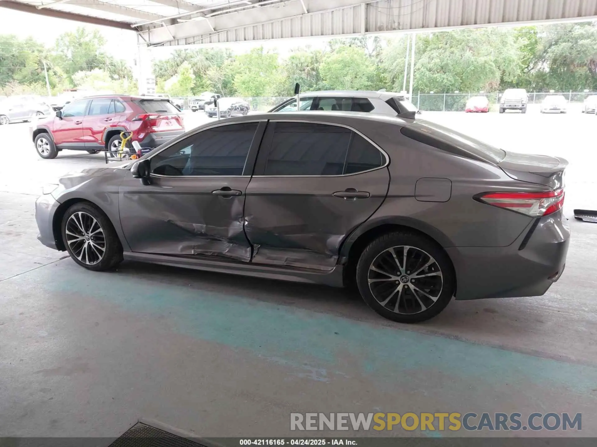 14 Photograph of a damaged car 4T1B11HK2KU756440 TOYOTA CAMRY 2019