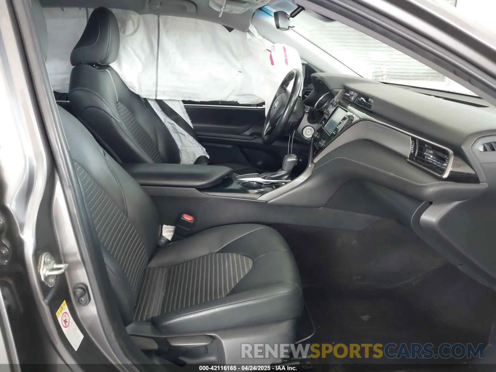 5 Photograph of a damaged car 4T1B11HK2KU756440 TOYOTA CAMRY 2019
