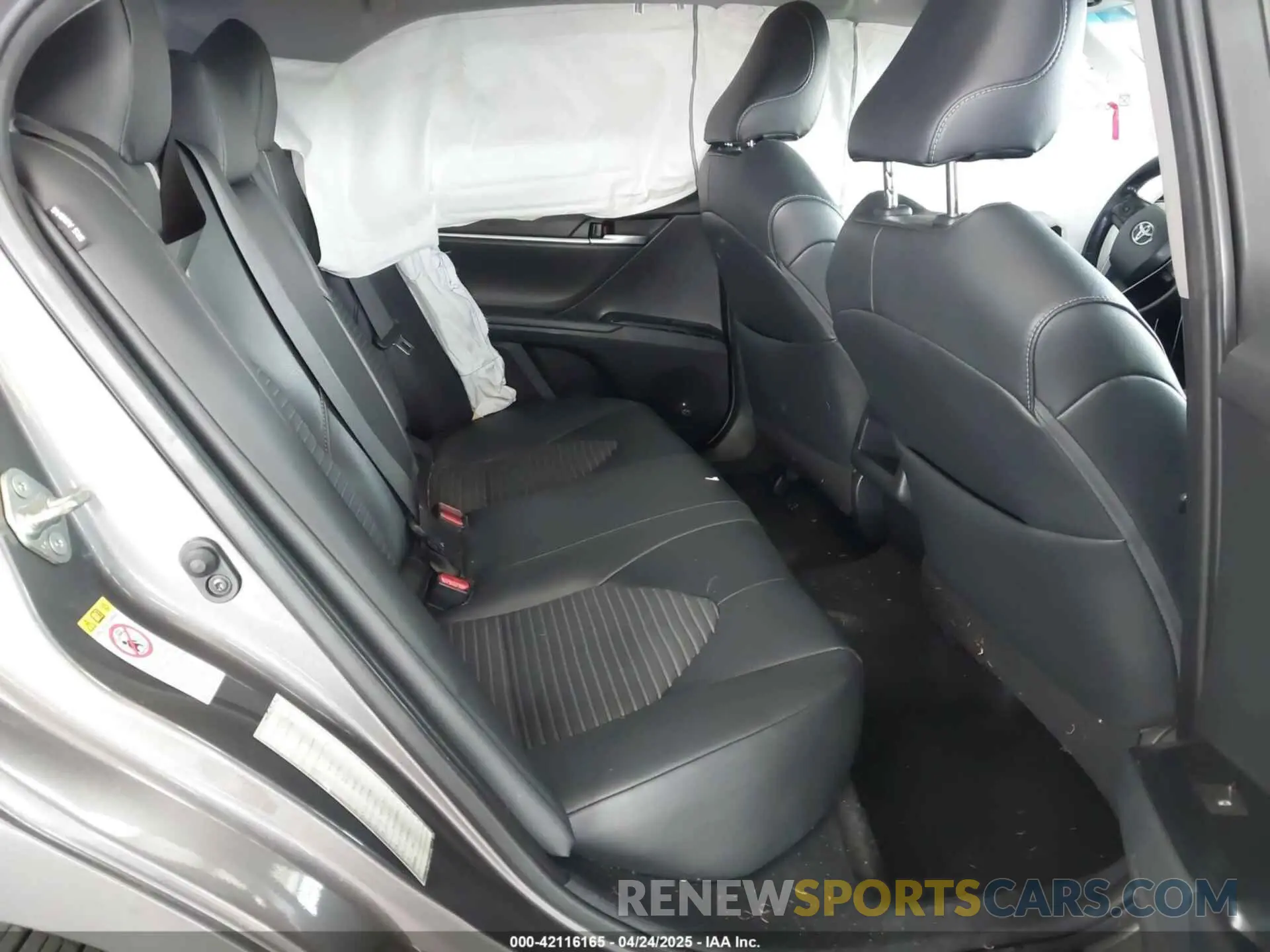 8 Photograph of a damaged car 4T1B11HK2KU756440 TOYOTA CAMRY 2019