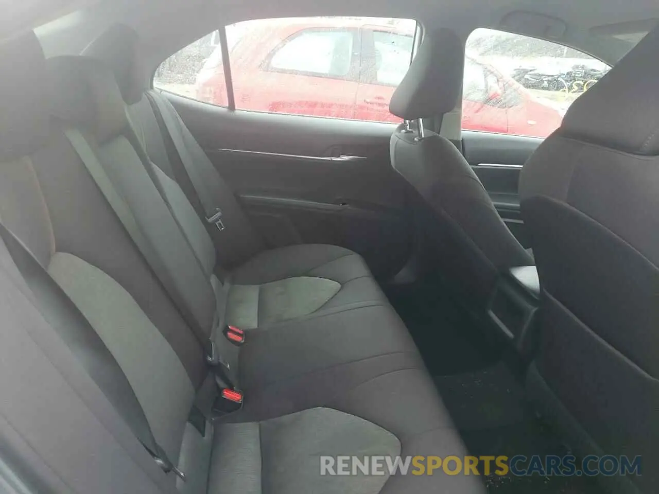 10 Photograph of a damaged car 4T1B11HK2KU758804 TOYOTA CAMRY 2019