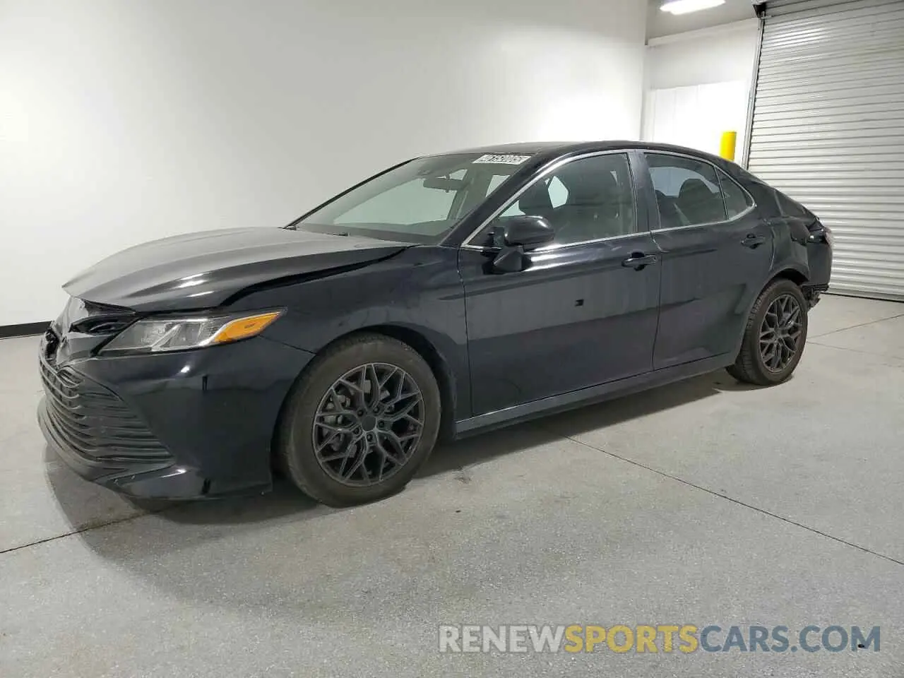 1 Фотография поврежденного автомобиля 4T1B11HK2KU763923 TOYOTA CAMRY 2019