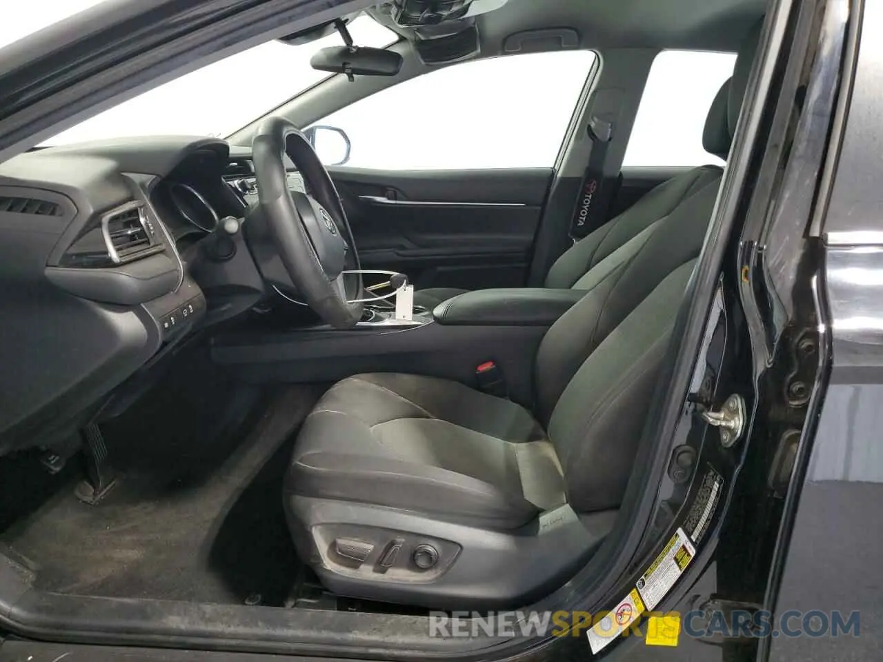 7 Фотография поврежденного автомобиля 4T1B11HK2KU763923 TOYOTA CAMRY 2019