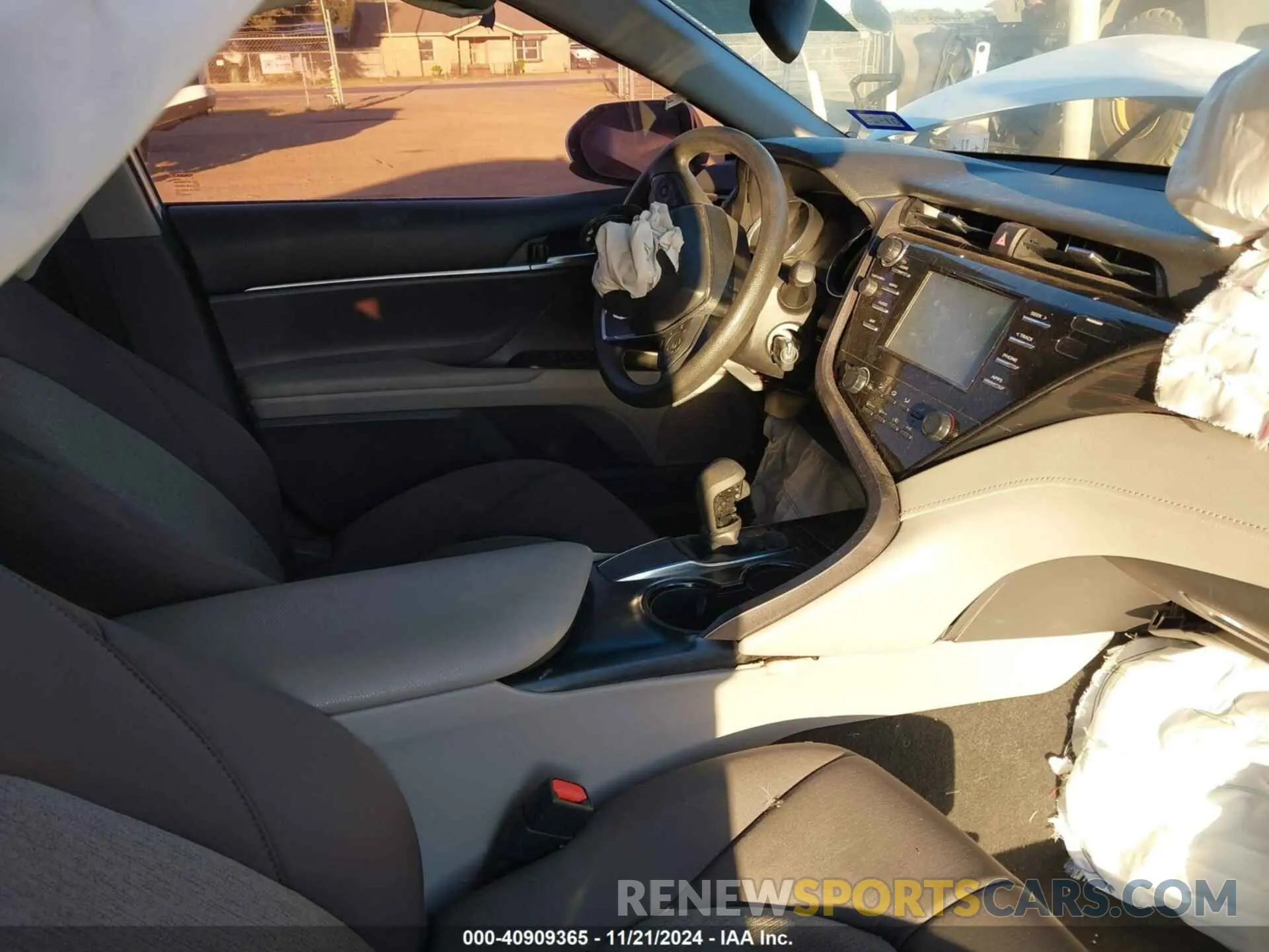 5 Photograph of a damaged car 4T1B11HK2KU765607 TOYOTA CAMRY 2019