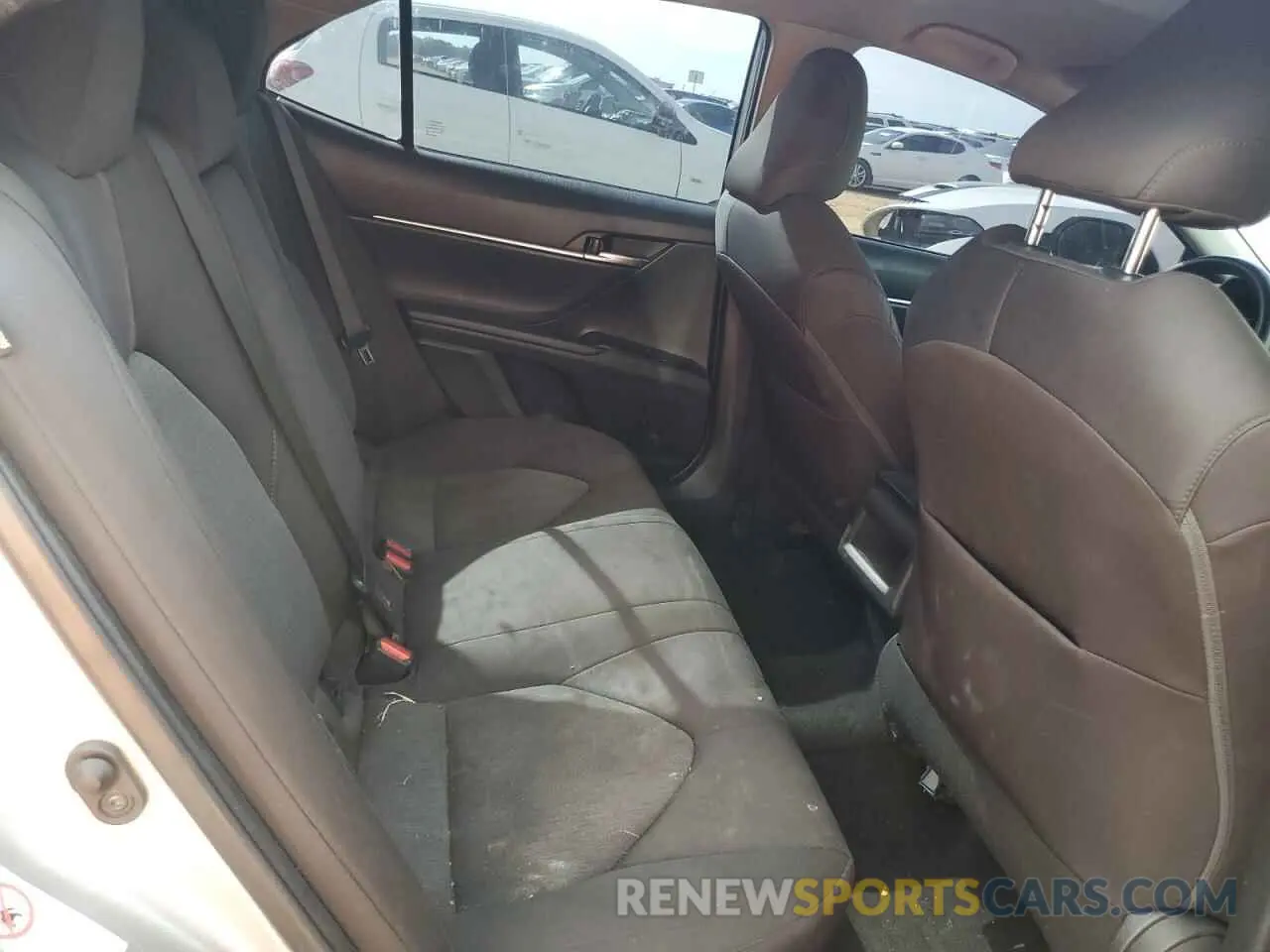 10 Photograph of a damaged car 4T1B11HK2KU772119 TOYOTA CAMRY 2019
