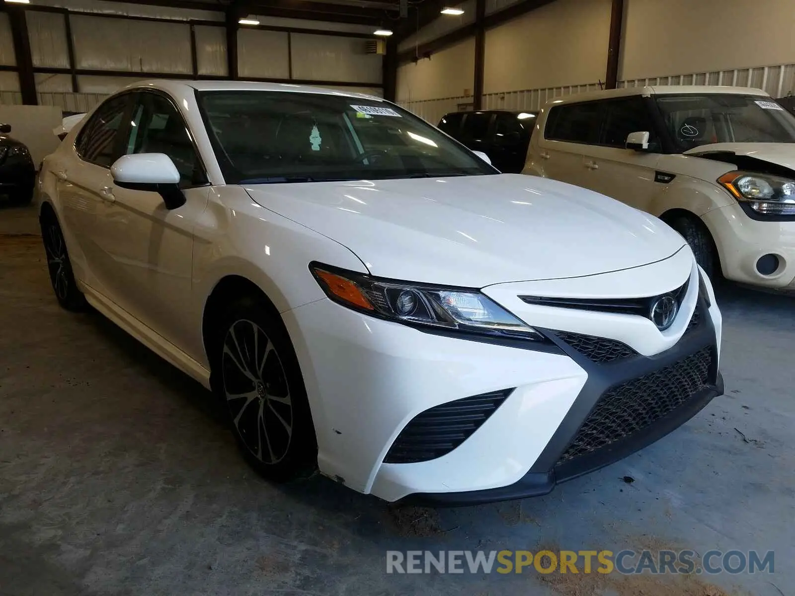 1 Photograph of a damaged car 4T1B11HK2KU780141 TOYOTA CAMRY 2019