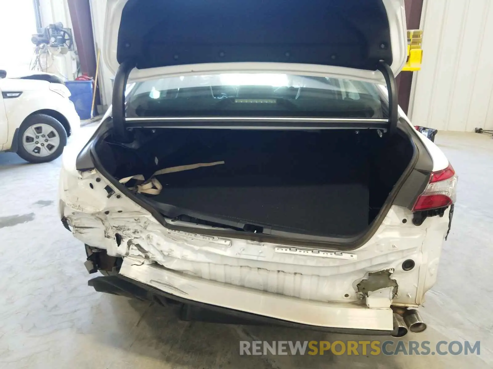 9 Photograph of a damaged car 4T1B11HK2KU780141 TOYOTA CAMRY 2019