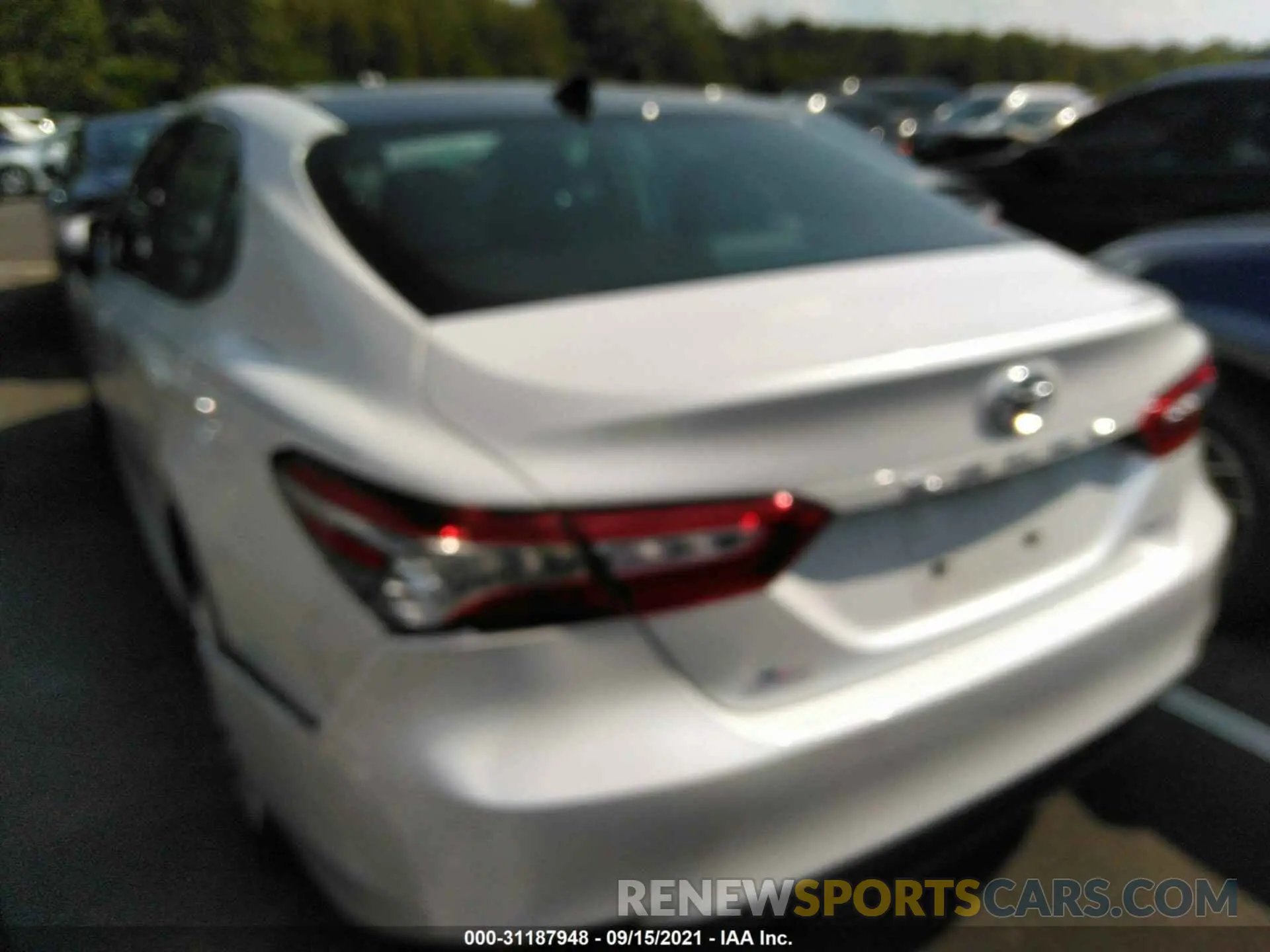 3 Фотография поврежденного автомобиля 4T1B11HK2KU803689 TOYOTA CAMRY 2019