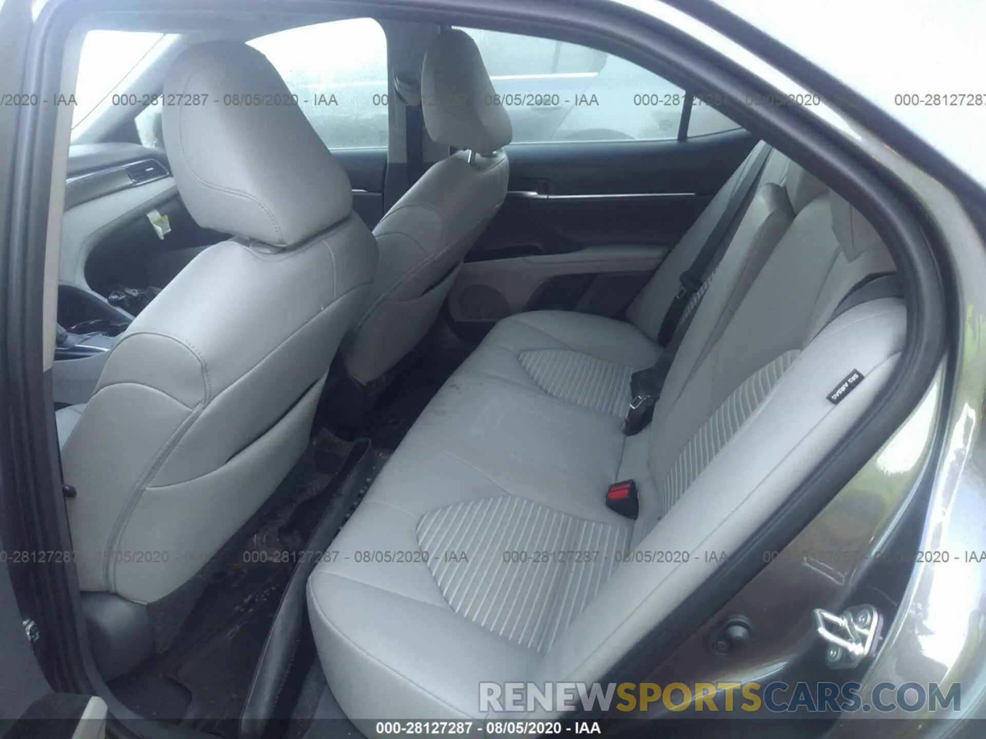 8 Photograph of a damaged car 4T1B11HK2KU816068 TOYOTA CAMRY 2019
