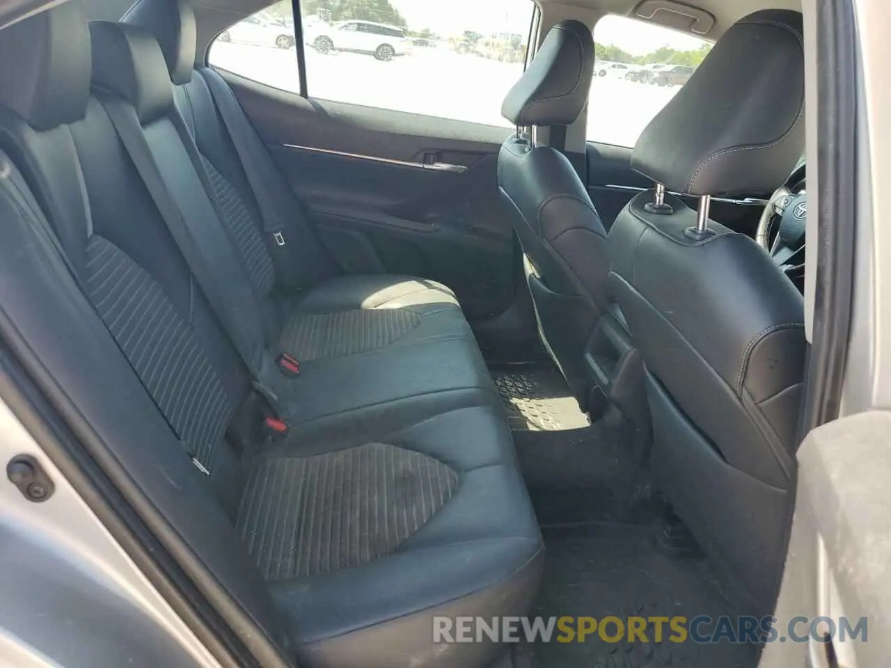 10 Photograph of a damaged car 4T1B11HK2KU819343 TOYOTA CAMRY 2019