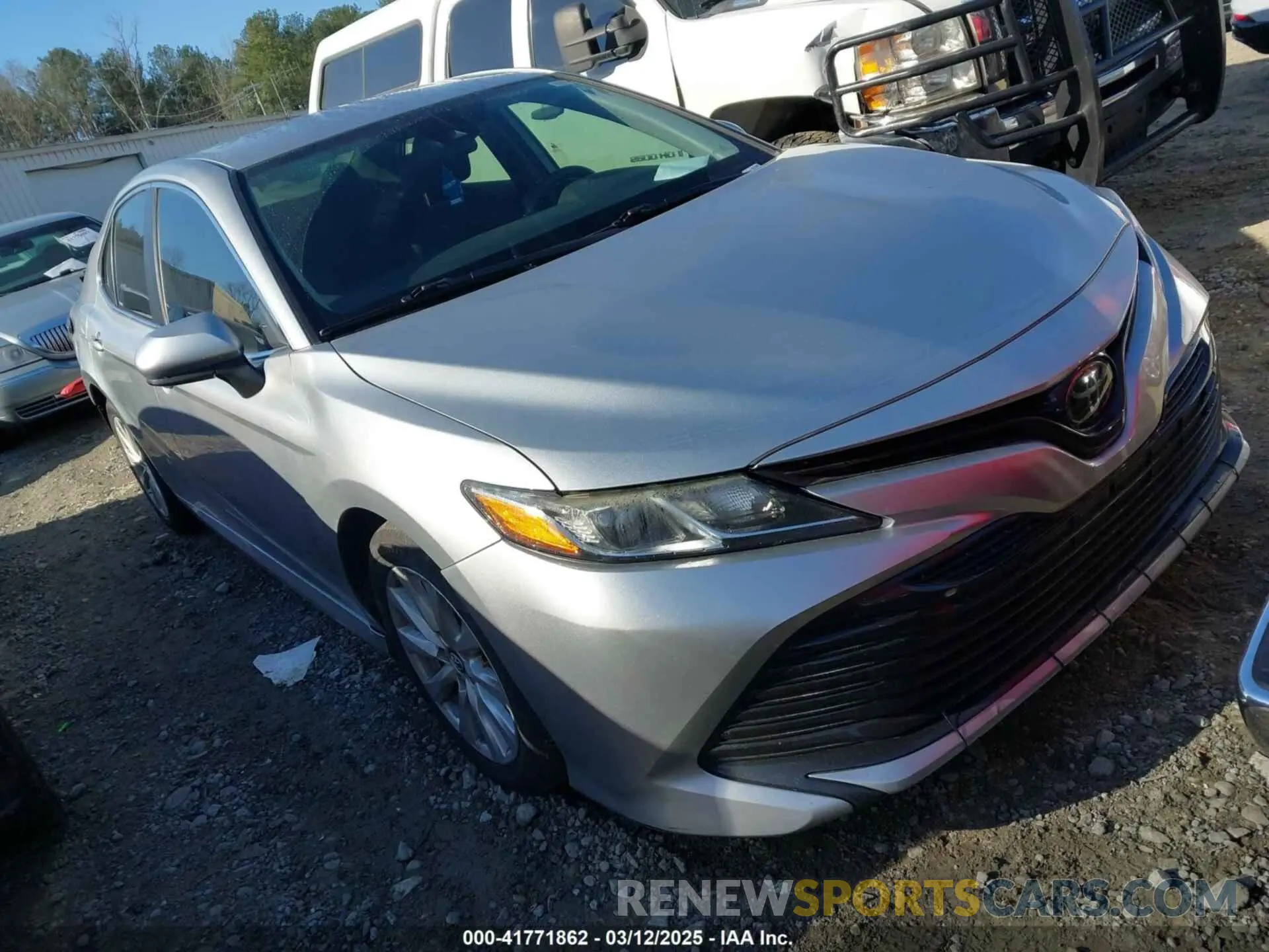 1 Photograph of a damaged car 4T1B11HK2KU822484 TOYOTA CAMRY 2019
