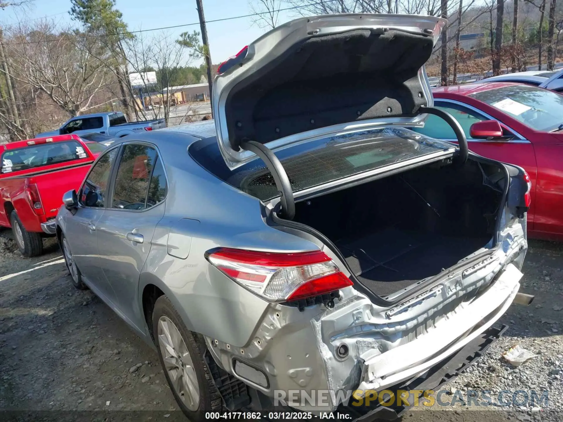 14 Photograph of a damaged car 4T1B11HK2KU822484 TOYOTA CAMRY 2019