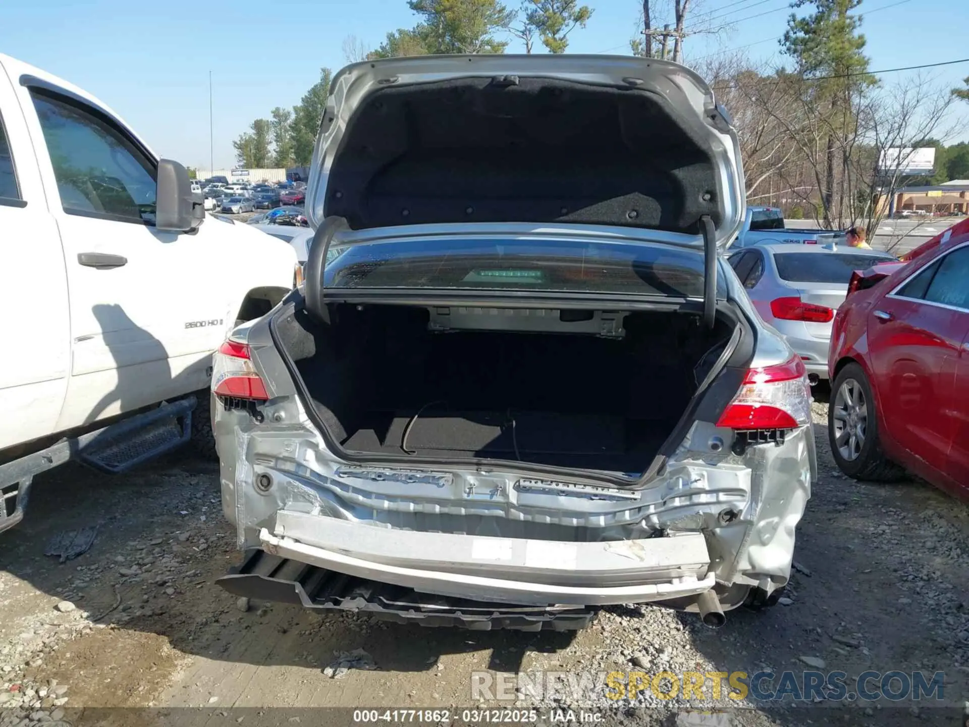 16 Photograph of a damaged car 4T1B11HK2KU822484 TOYOTA CAMRY 2019
