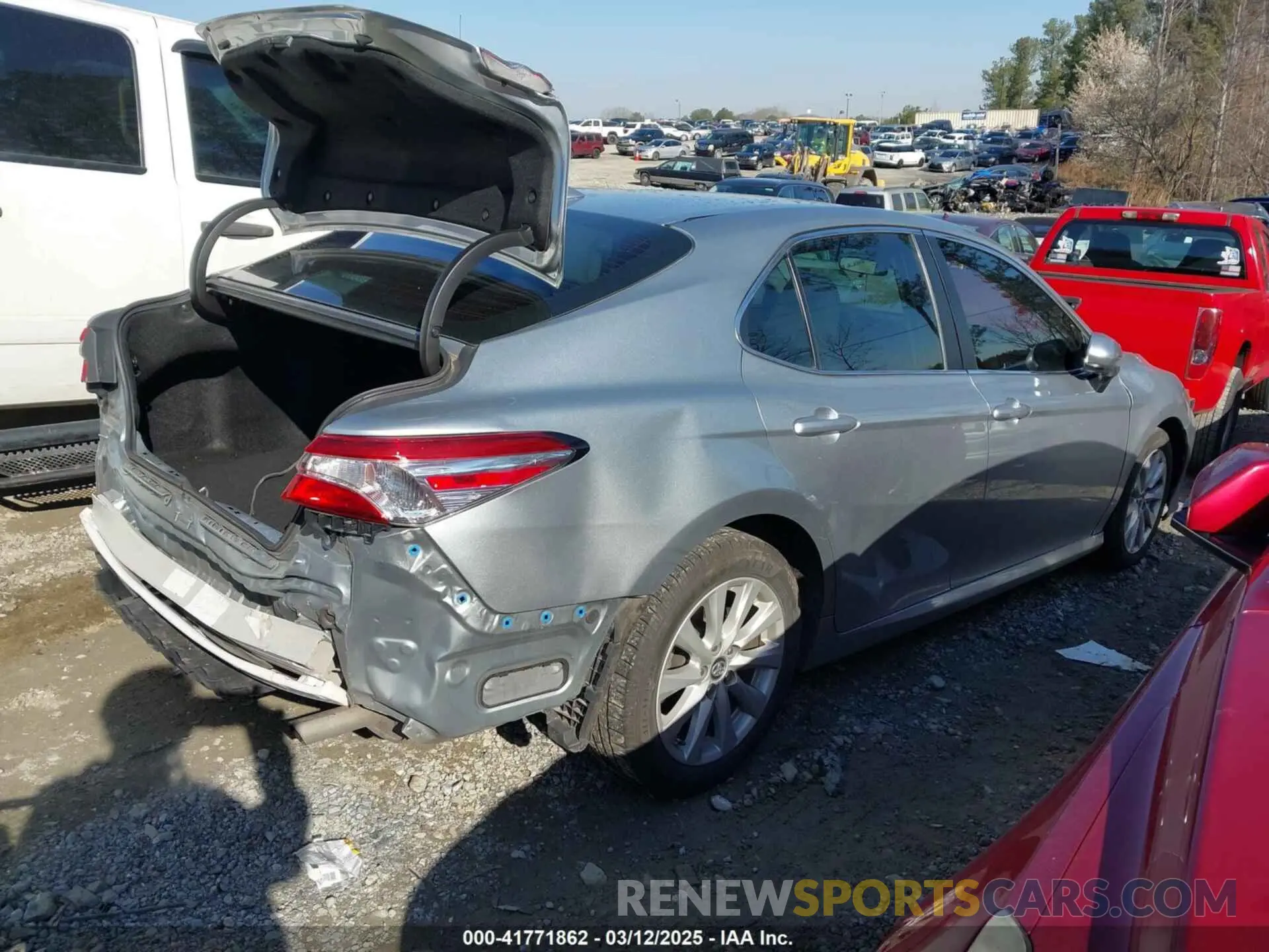 4 Photograph of a damaged car 4T1B11HK2KU822484 TOYOTA CAMRY 2019