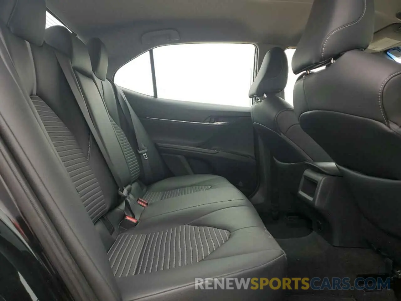 10 Photograph of a damaged car 4T1B11HK2KU823151 TOYOTA CAMRY 2019
