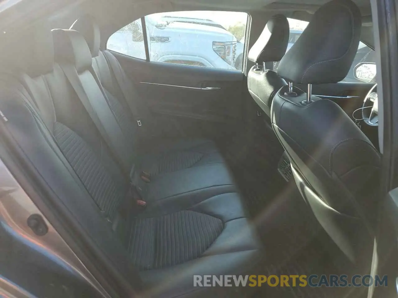 10 Photograph of a damaged car 4T1B11HK2KU852424 TOYOTA CAMRY 2019