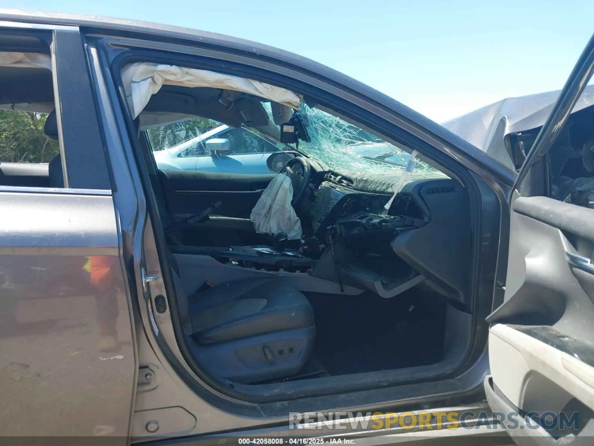 13 Photograph of a damaged car 4T1B11HK3KU163623 TOYOTA CAMRY 2019