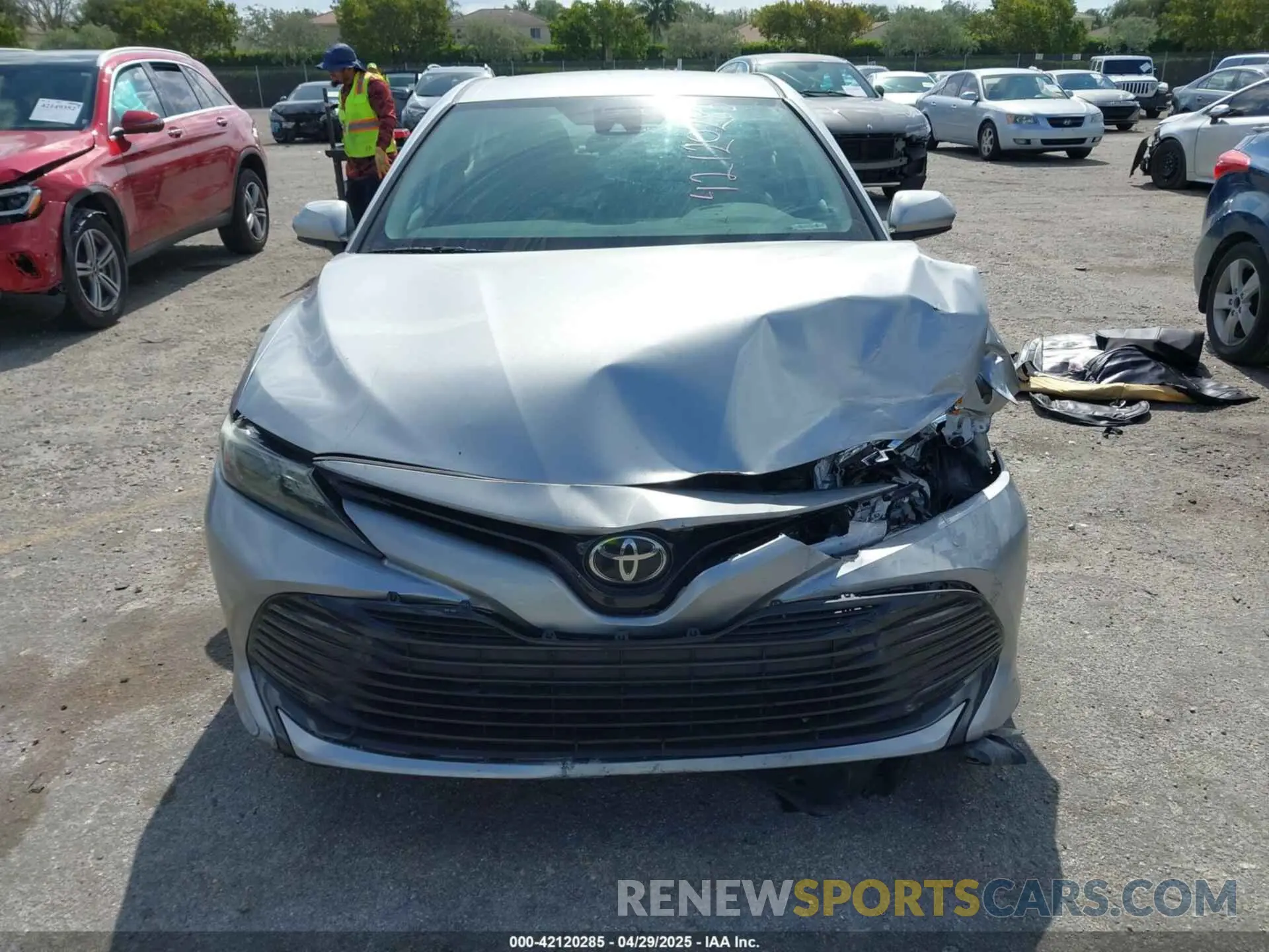 12 Photograph of a damaged car 4T1B11HK3KU166084 TOYOTA CAMRY 2019