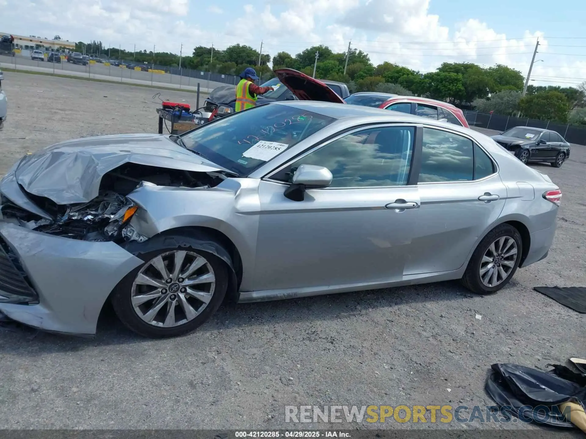 14 Photograph of a damaged car 4T1B11HK3KU166084 TOYOTA CAMRY 2019