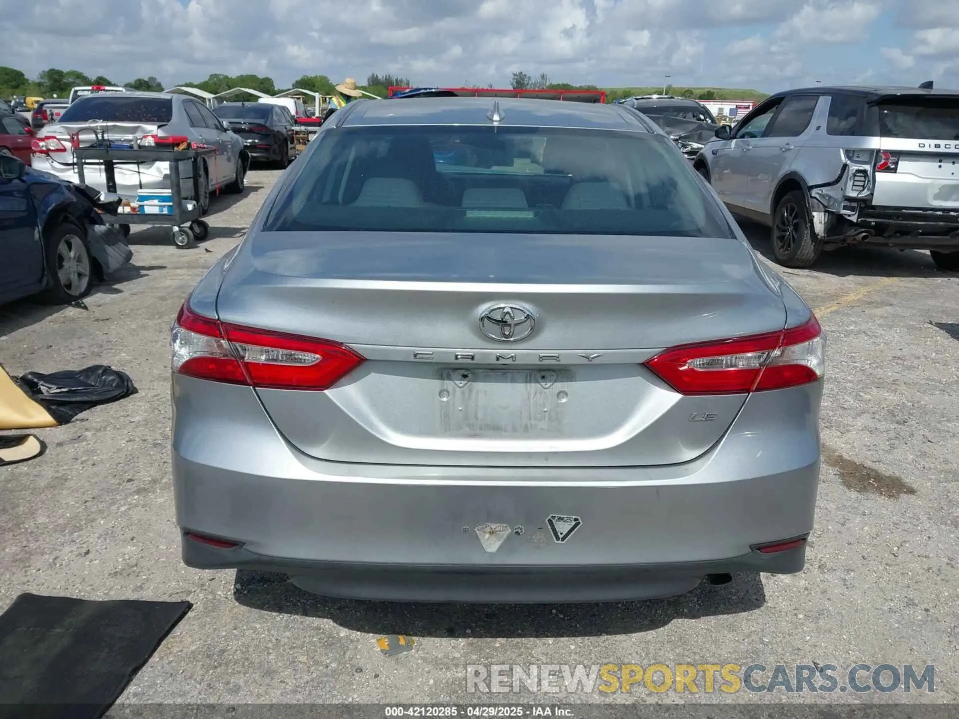 16 Photograph of a damaged car 4T1B11HK3KU166084 TOYOTA CAMRY 2019