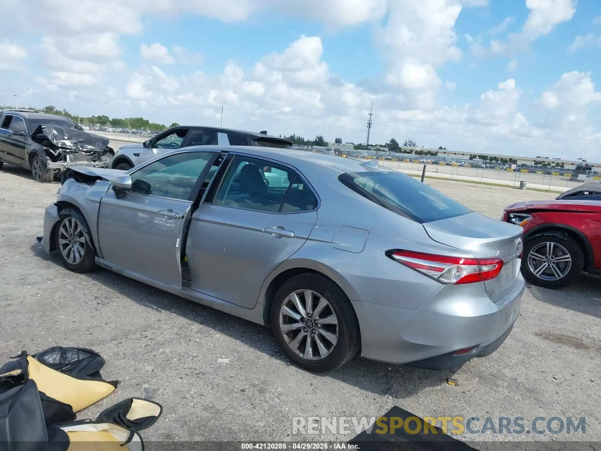 3 Photograph of a damaged car 4T1B11HK3KU166084 TOYOTA CAMRY 2019