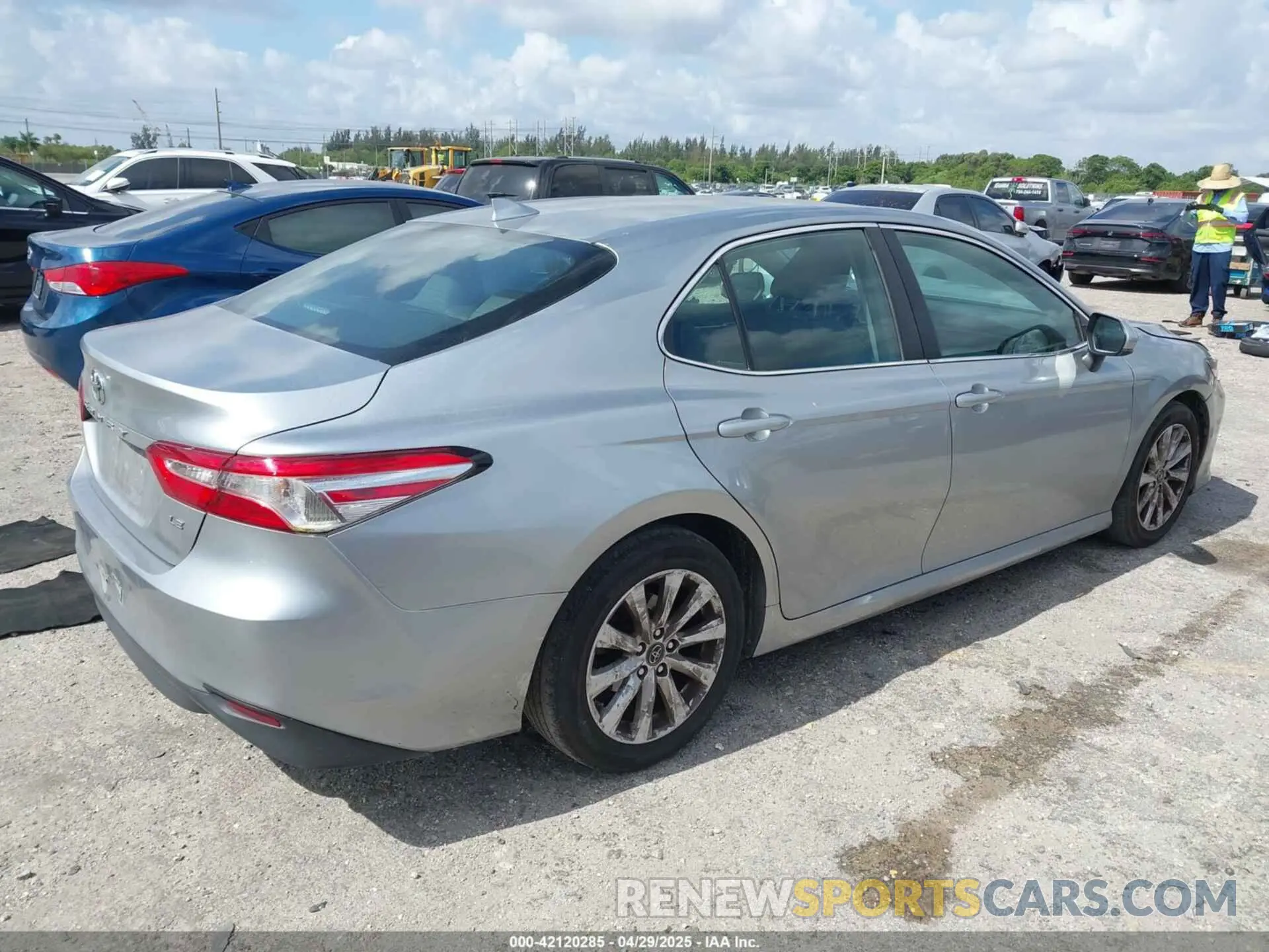 4 Photograph of a damaged car 4T1B11HK3KU166084 TOYOTA CAMRY 2019