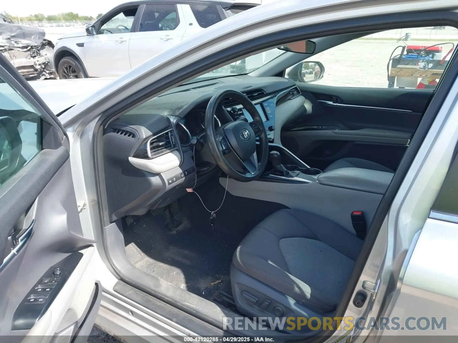 5 Photograph of a damaged car 4T1B11HK3KU166084 TOYOTA CAMRY 2019