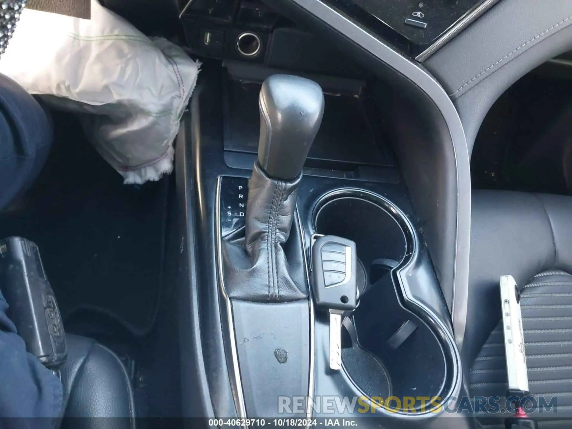 11 Фотография поврежденного автомобиля 4T1B11HK3KU166148 TOYOTA CAMRY 2019
