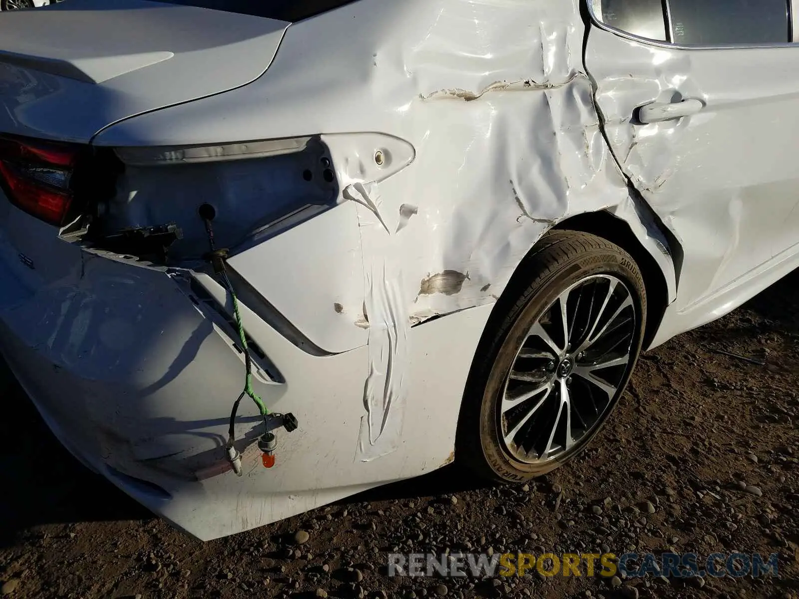 9 Photograph of a damaged car 4T1B11HK3KU209113 TOYOTA CAMRY 2019