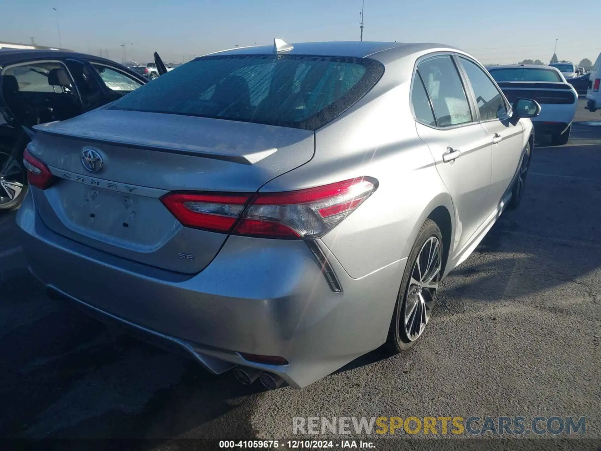 4 Photograph of a damaged car 4T1B11HK3KU212156 TOYOTA CAMRY 2019
