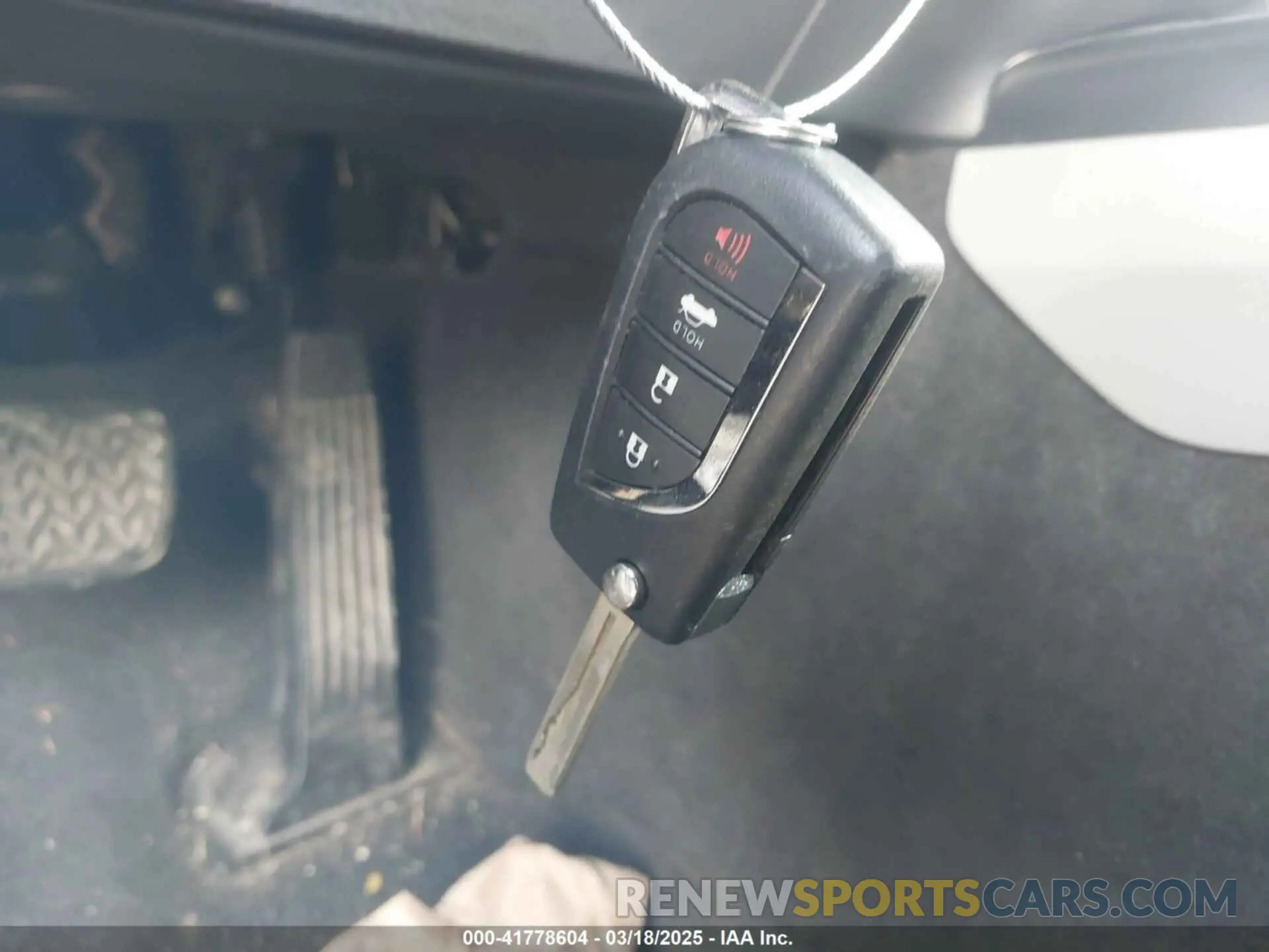 11 Фотография поврежденного автомобиля 4T1B11HK3KU240703 TOYOTA CAMRY 2019