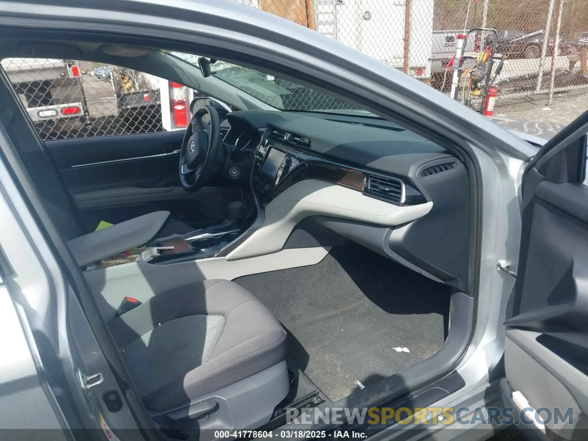 5 Фотография поврежденного автомобиля 4T1B11HK3KU240703 TOYOTA CAMRY 2019