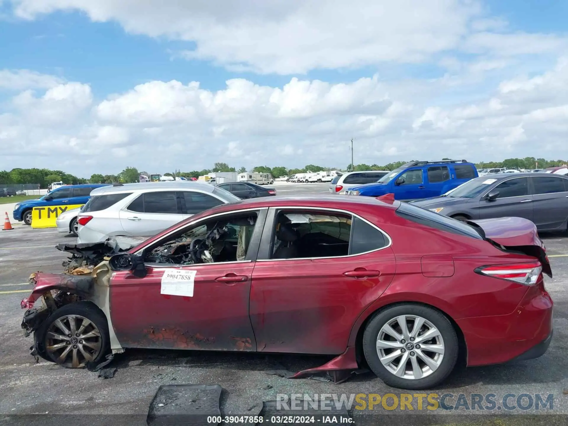 13 Photograph of a damaged car 4T1B11HK3KU249935 TOYOTA CAMRY 2019