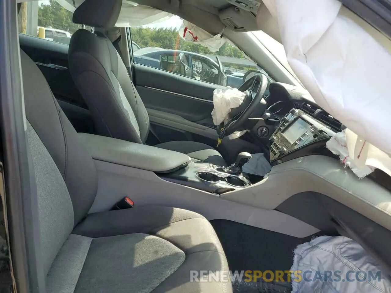 5 Фотография поврежденного автомобиля 4T1B11HK3KU261163 TOYOTA CAMRY 2019