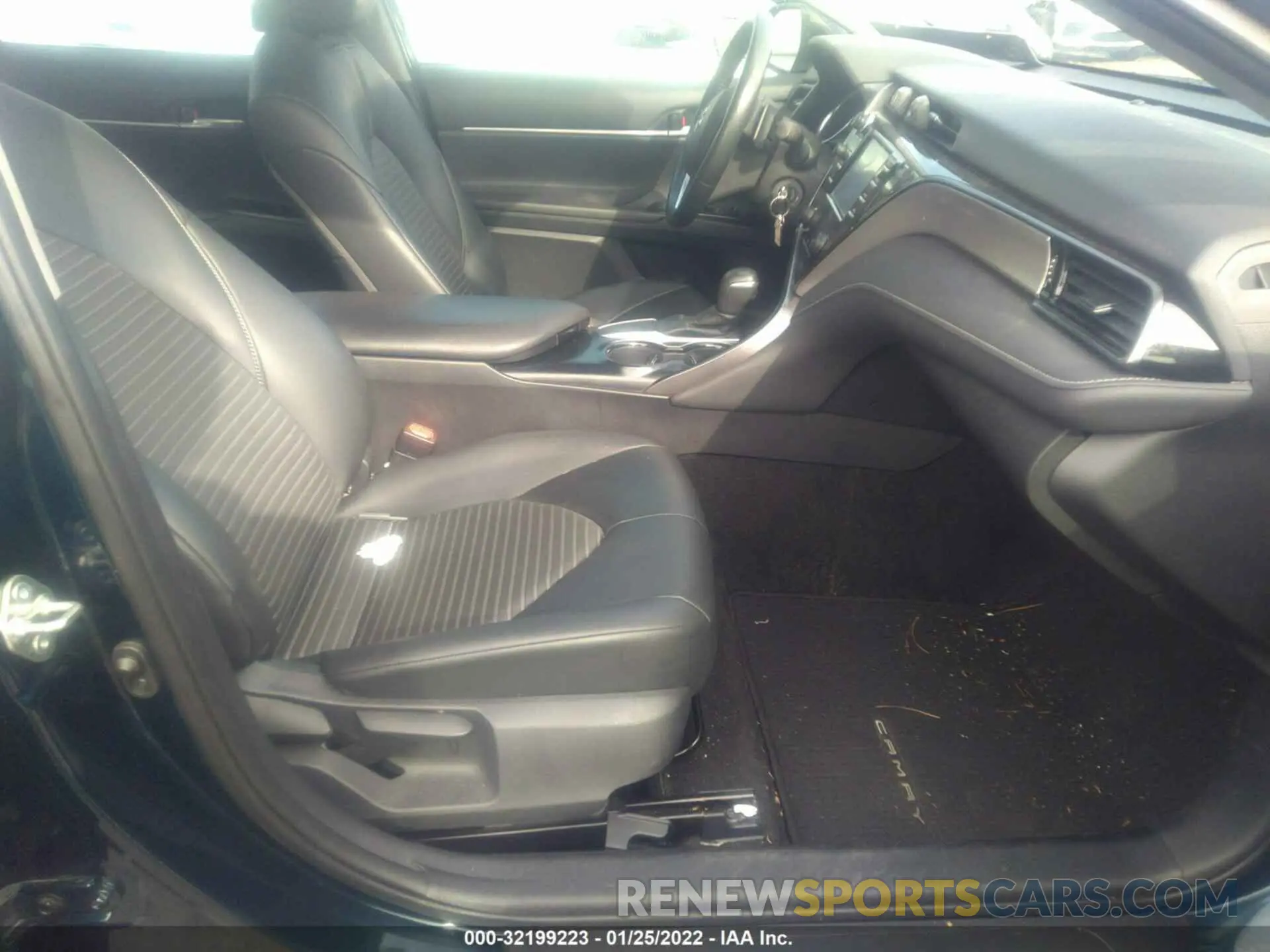 5 Photograph of a damaged car 4T1B11HK3KU262068 TOYOTA CAMRY 2019